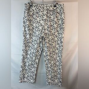 Lands End black and white floral/stripe pull on pants. Size 6/mid rise